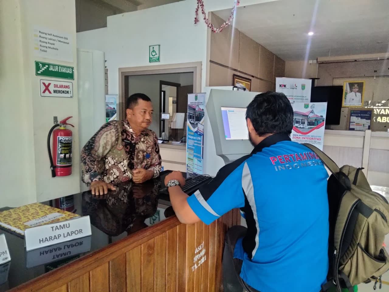 ALUR PENGADUAN, KONSULTASI DAN INFORMASI DI DPMPTSP TANAH BUMBU MUDAH, TRANSPARAN, DAN TERINTEGRASI 